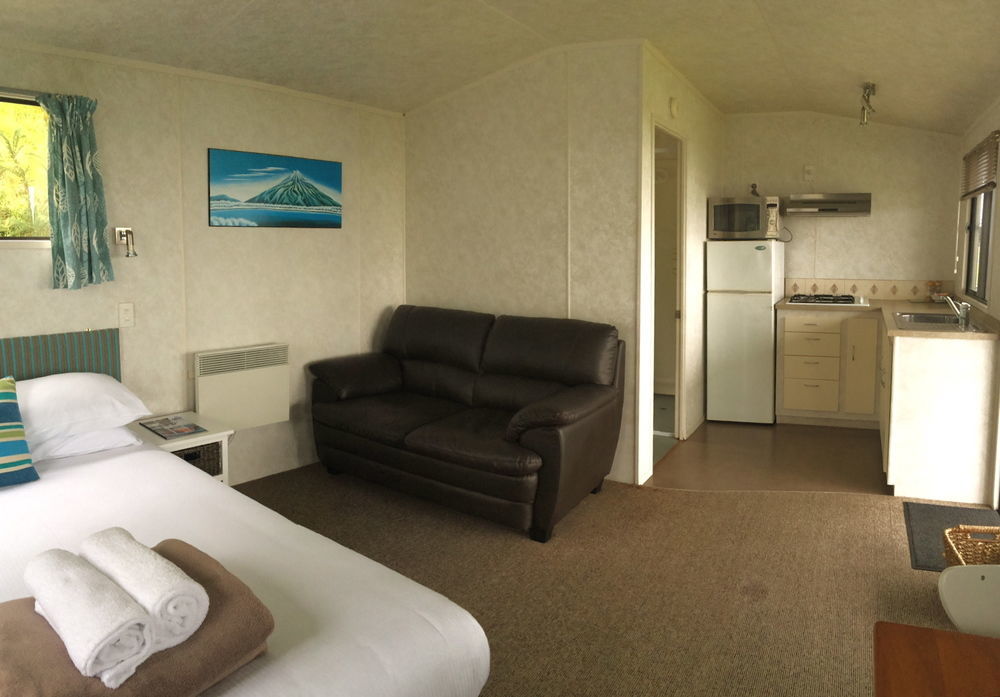 Oakura Beach Holiday Park Екстер'єр фото