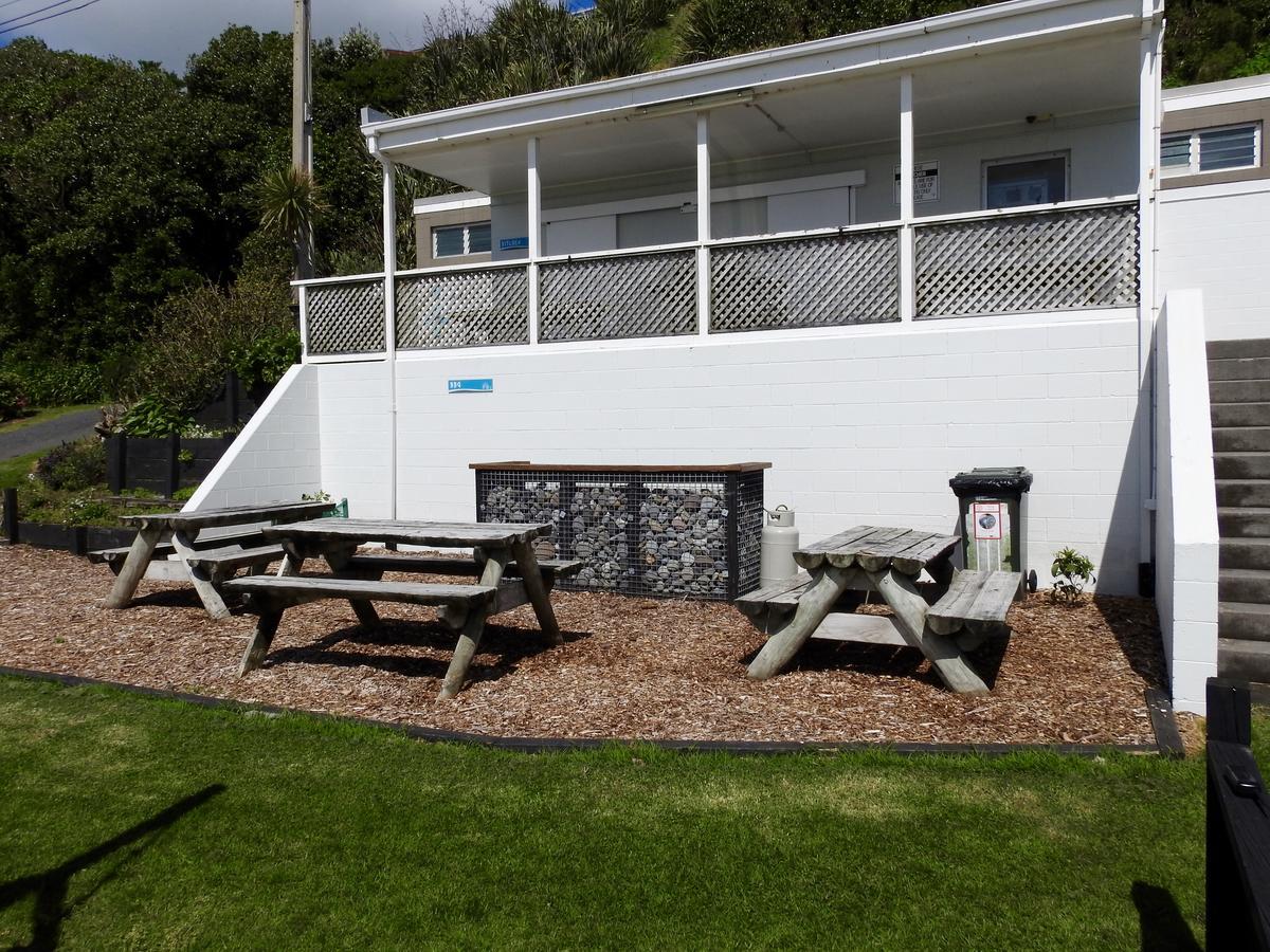 Oakura Beach Holiday Park Екстер'єр фото