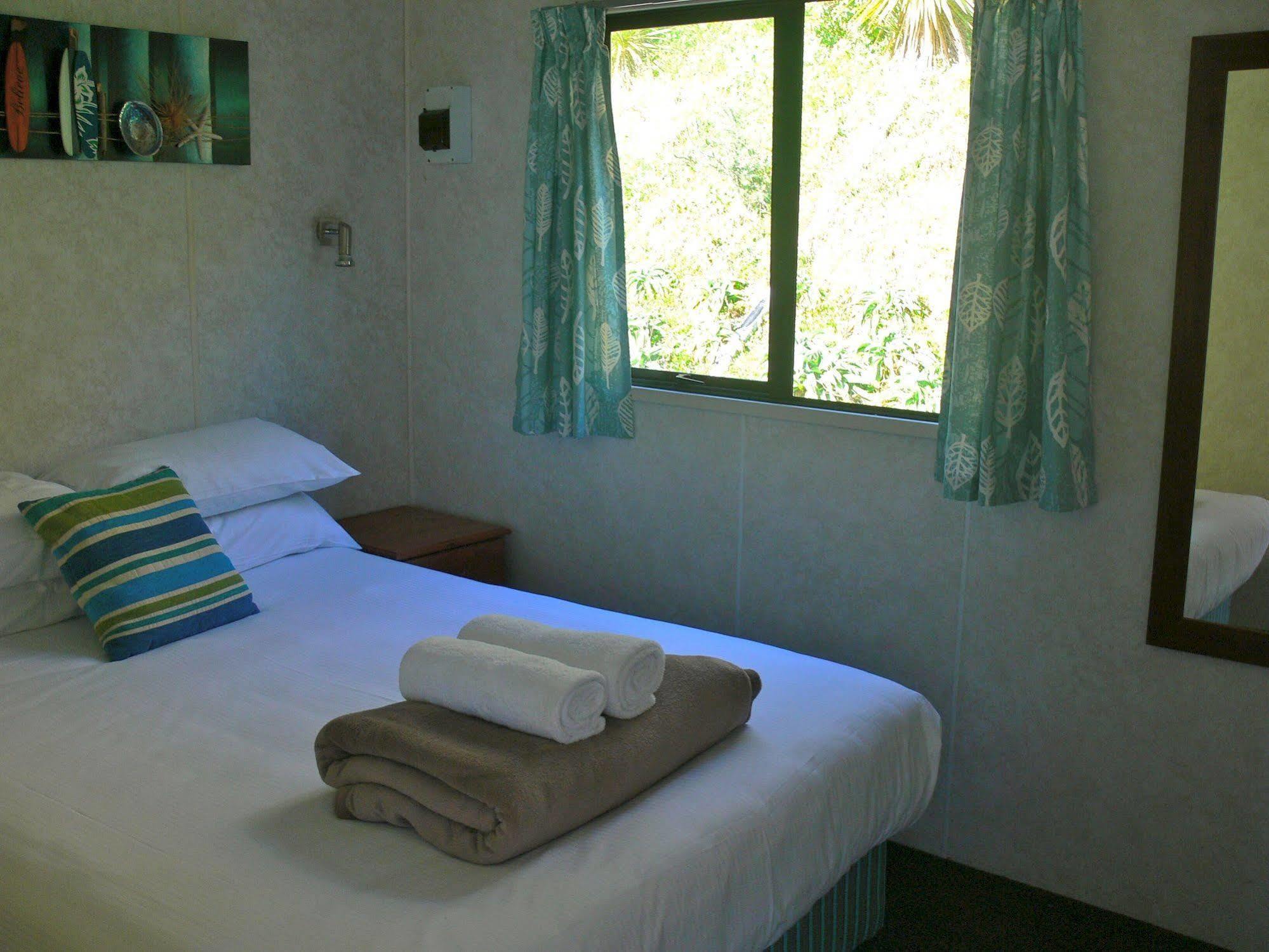 Oakura Beach Holiday Park Екстер'єр фото