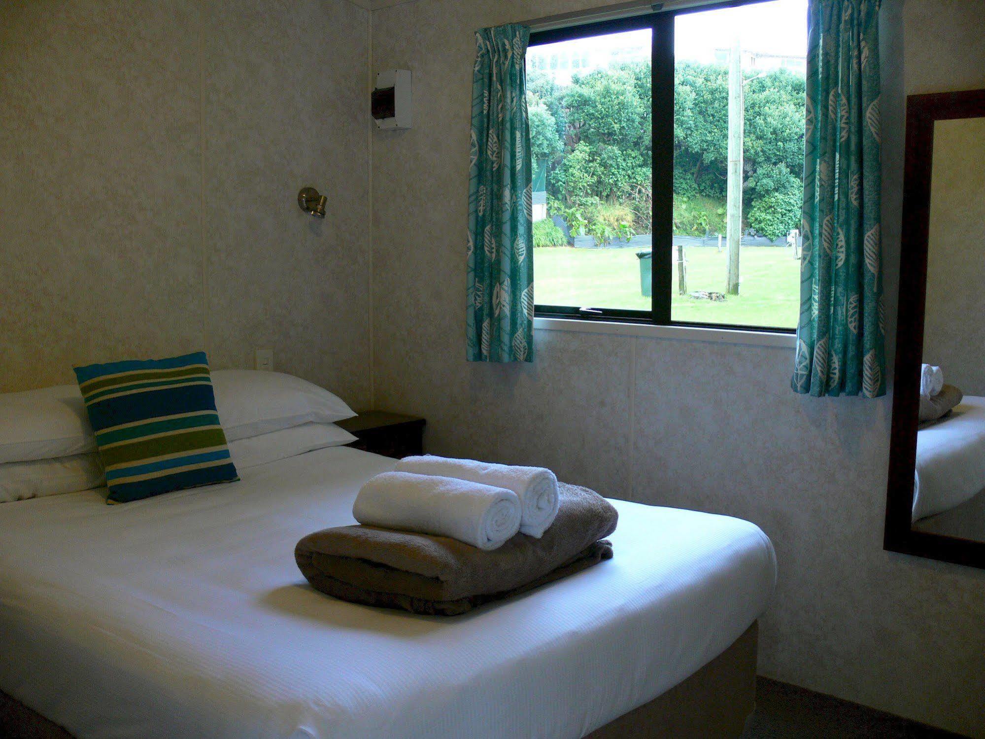 Oakura Beach Holiday Park Екстер'єр фото