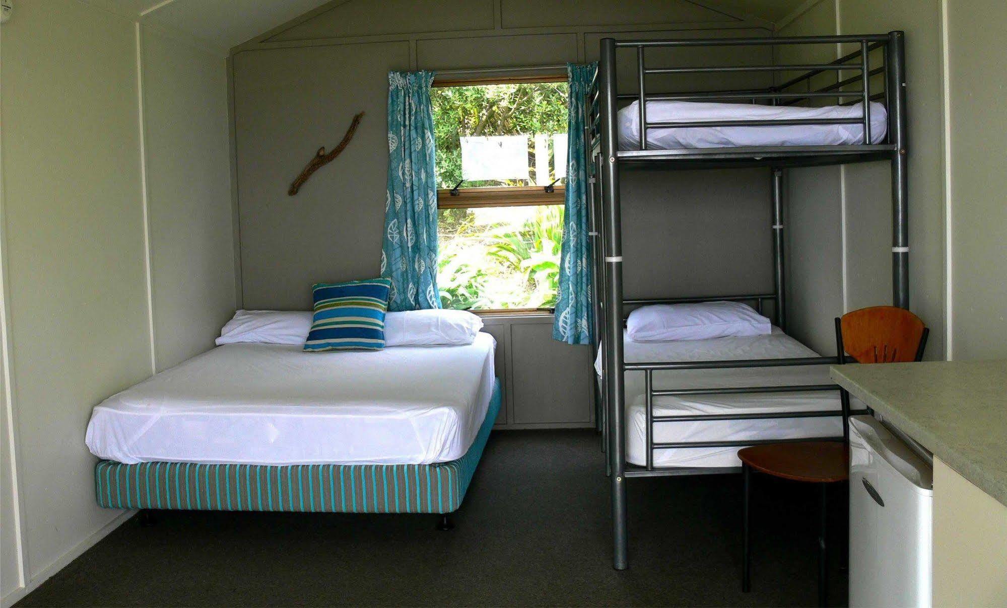 Oakura Beach Holiday Park Екстер'єр фото