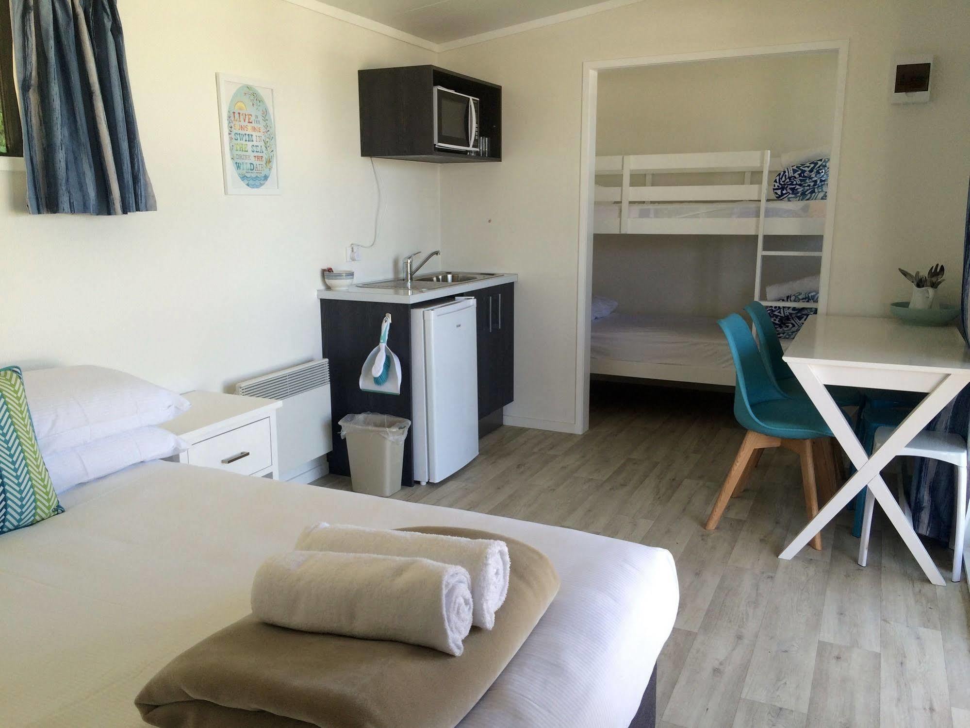 Oakura Beach Holiday Park Екстер'єр фото