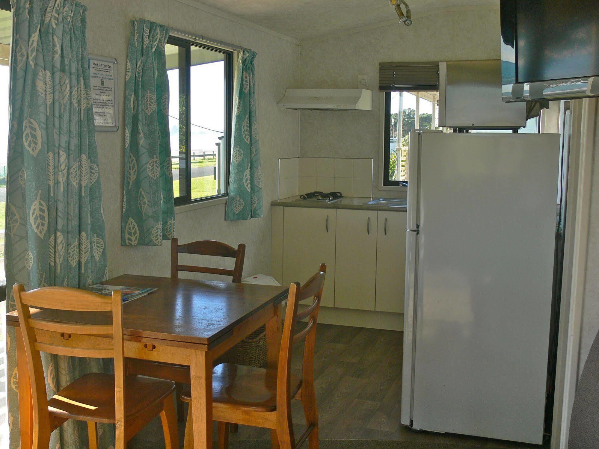 Oakura Beach Holiday Park Екстер'єр фото
